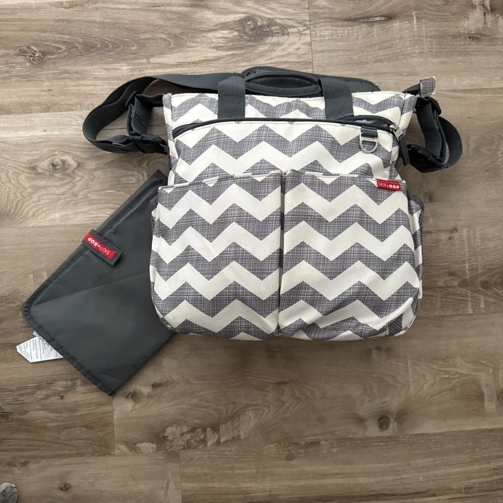 Skip Hop Duo Signature Diaper‎ Bag Gray Chevron With Pad